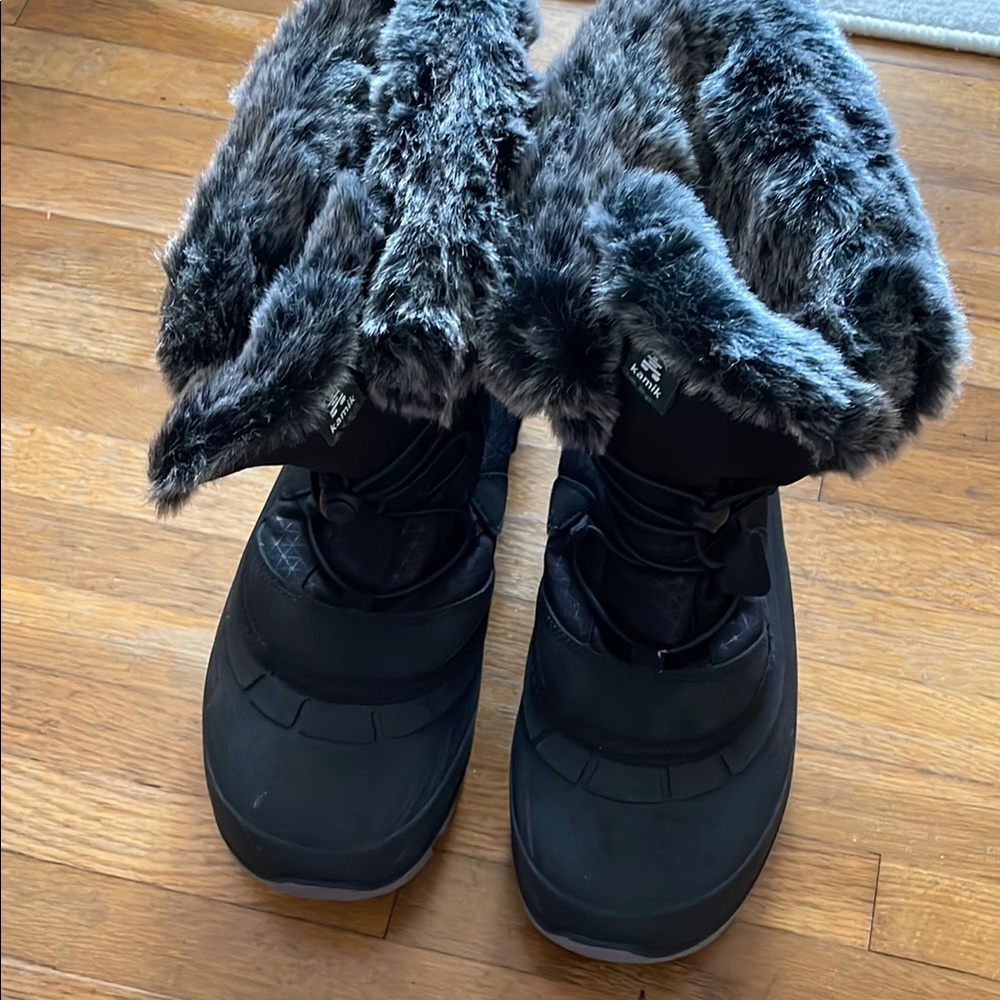 Women's Black Winter Boots with Faux Fur Lining